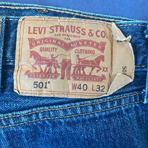 These are a pair of Levi’s 501 blue jeans. W40 L32 - Picture 1 of 3
